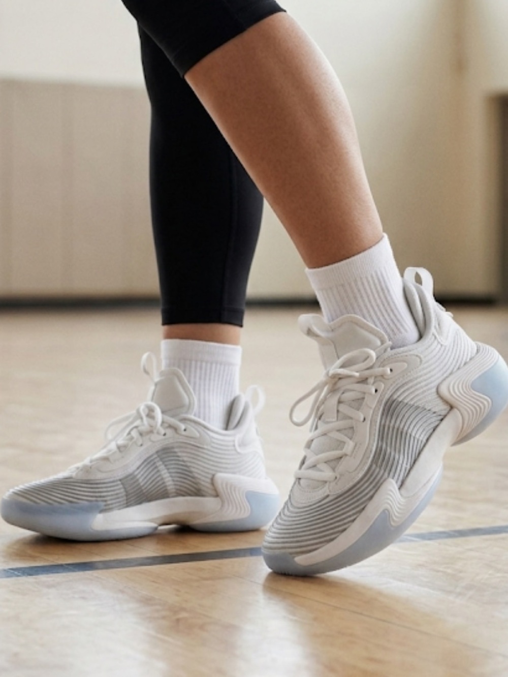 adidas Women's Exhibit Select 2.0 PRO Basketball Shoes new in box size 11